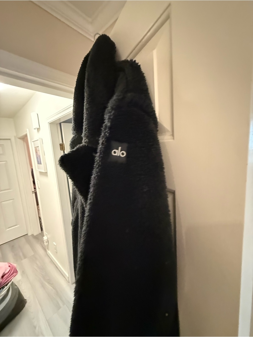 Alo Yoga Oversized Sherpa Trench in Black Large - Picture 6 of 6